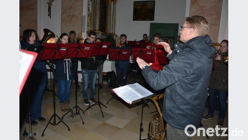 Die Münchenreuther Bauernkapelle umrahmte den Lichtergottesdienst musikalisch. Bild: jr