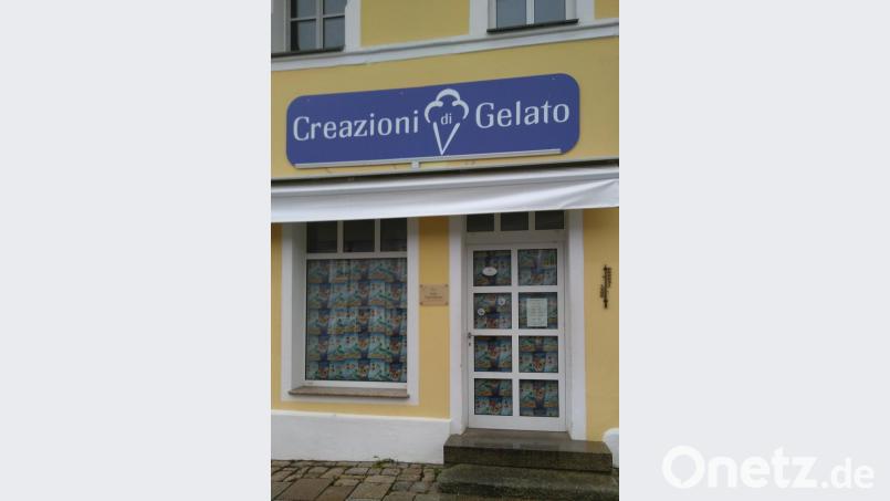 Noch sind die meisten Eisdielen winterfest eingepackt. Bild: Vogl, Christa