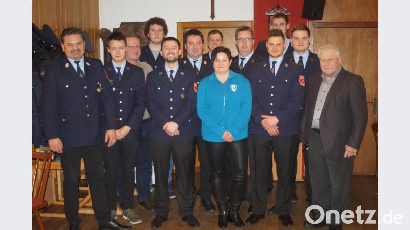 Neuwahlen standen im Mittelpunkt der Jahreshauptversammlung der Feuerwehr Guteneck. Unser Bild zeigt die neue Führungsmannschaft. Bild: slh