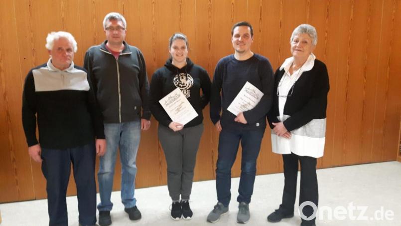 Von links: stellvertretender Chorobmann Günther Steinlein, Chorobmann Martin Kreuzer, Christiane Bayer, Bernd Prischenk und Chorleiterin Karin Müller-Bayer. Bild: lrh