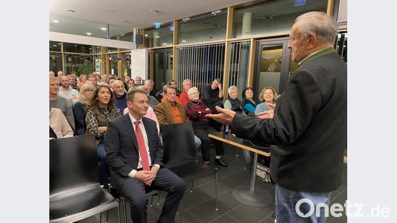 Vorstellung des Films "Wackersdorf" im Café Mitte im Rahmen des SPD-Wahlkampfs: Der Anti-WAA-Landrat Hans Schuierer erinnert sich an "furchtbare Zeiten". Bild: eig