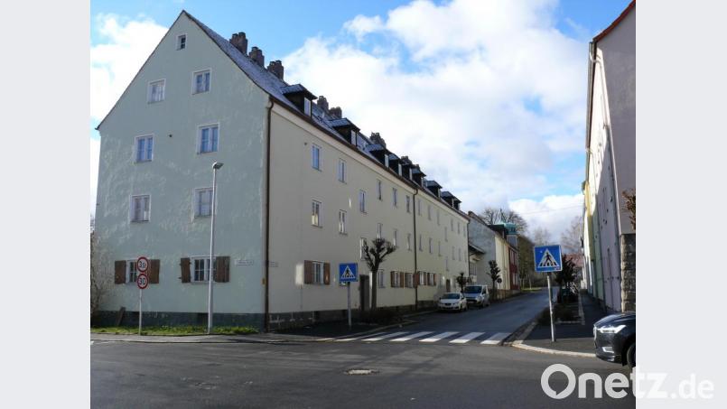 Dort, wo jetzt noch das Anwesen Adalbert-Stifter-Straße 2 bis 4 (Bild) steht, soll neuer Wohnraum entstehen. Die Stadt hat jetzt die Kewog mit der Projektierung für das Vorhaben beauftragt. Bild: kgg