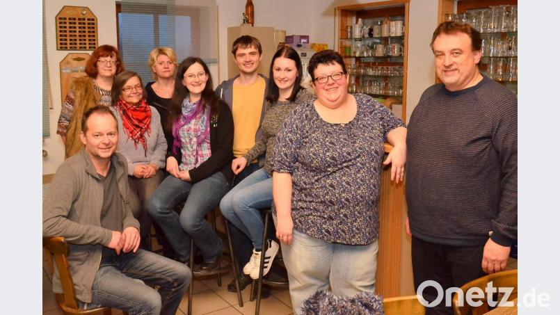 Die neue Führungsriege besteht aus (von rechts) Josef Kleber, Christine Wellert, Magdalena Mensch, Alexander Werner, Angelika Gollwitzer, Silvia Kleber, Brigitte Krämer, Mariele Grötsch und Jürgen Mensch. Bild: fjo