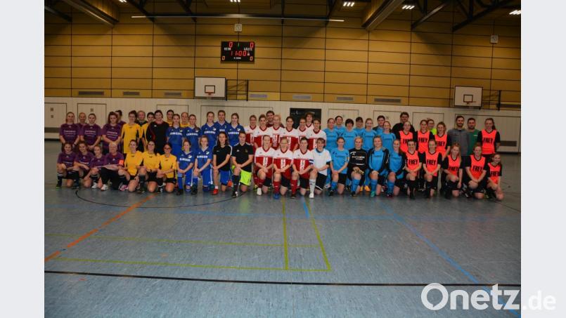 Sechs Teams traten bei einem Damen-Fußballturnier an. Bild: jr