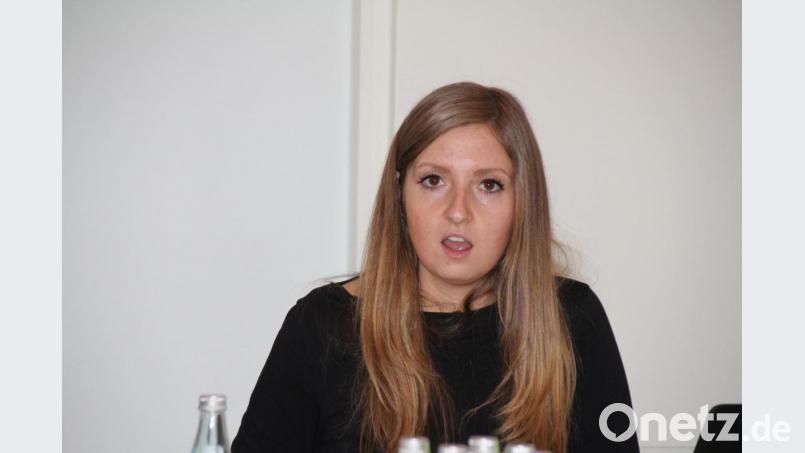 Kämmerin Lisa Biegerl erläuterte den Haushaltsplan. Bild: frd