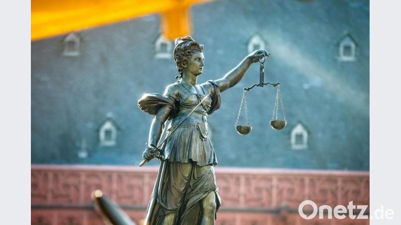 Ein 42 Jahre alter Mann aus Schwabach bei Nürnberg muss nach einem volksverhetzenden Kommentar im Internet für sechs Monate ins Gefängnis. Bild: Frank Rumpenhorst