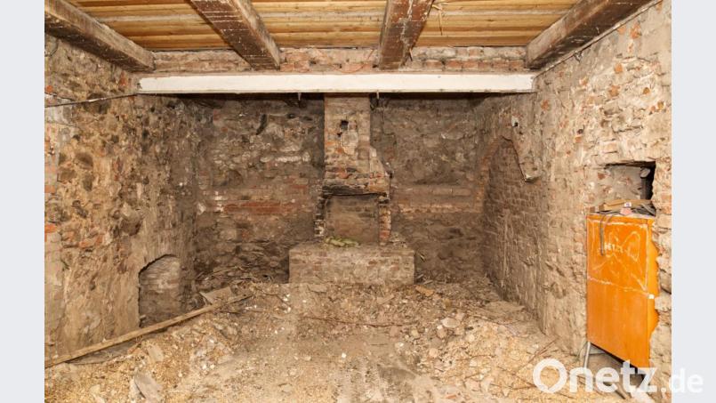 In diesem Raum befand sich einst die Schmiede. Die sogenannte &quot;Esse&quot; bleibt erhalten. Sie ist dann Bestandteil eines Ausstellungsraums des neuen Museums. Bild: JOCHEN NEUMANN 
ERBENDORF