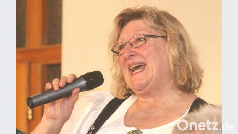 Doris Kraus moderiert die Jubiläumsveranstaltung des „Fronberger Musikantentreffens“ am 14. März im Saal der Brauereiwirtschaft. Bild: Hirsch