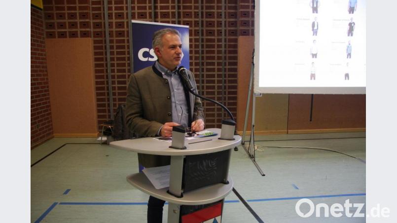 Landratskandidat Roland Grillmeier versprach: „Wir werden den Landkreis auch weiterhin nach vorne bringen.“ Bild: wro