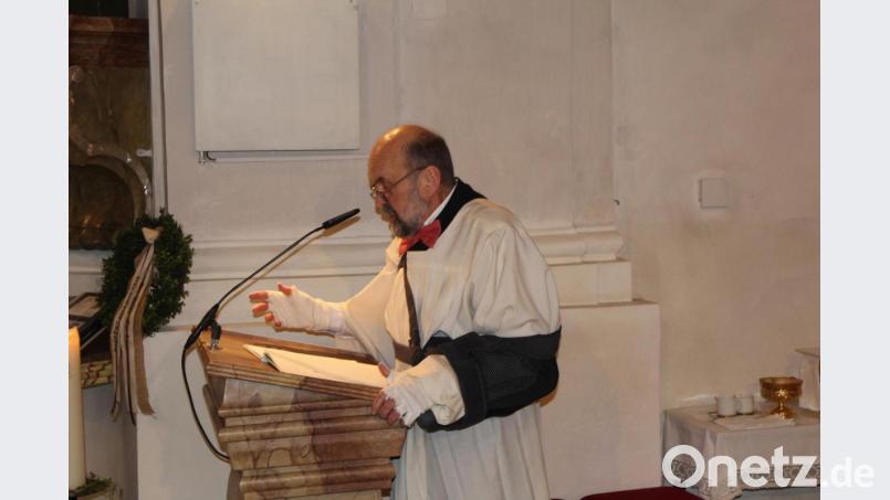 &quot;Faschingsprediger&quot; Rudi Rubenauer in der Kirche Sankt Ägidius Ebnath. Bild: soj