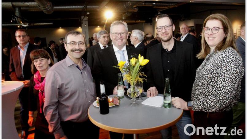 Beim Empfang der Stadt hatten die geladenen Gäste die Möglichkeit, mit Oberbürgermeister Andreas Feller (Mitte) ins Gespräch zu kommen. Bild: Hirsch
