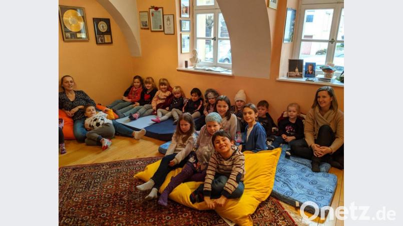 Prima gefallen hat nicht nur den Kindern die Vorlesestunde in der Stadtbücherei. Bild: jzk