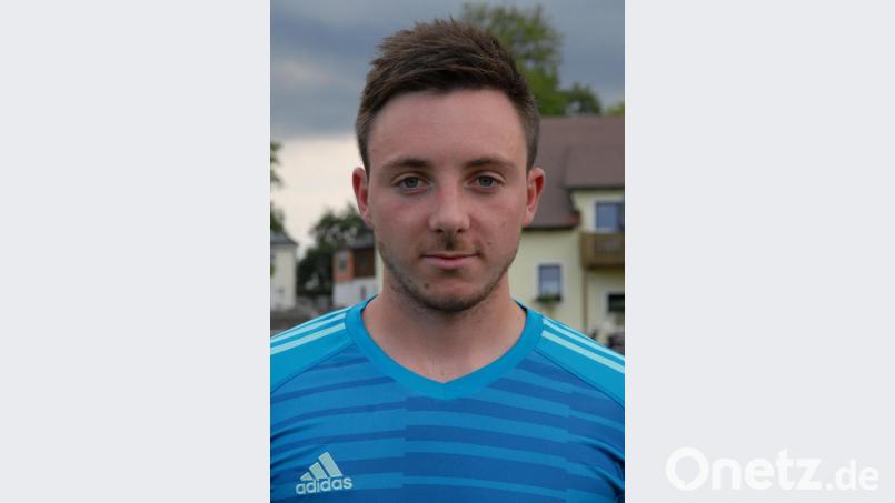 Michael Schultes, der Torwart der zweiten Mannschaft, steht im Testspiel gegen Röslau im Kasten des SV Mitterteich. Bild: gb