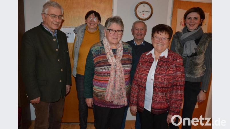 Neuwahlen gab es bei der KAB Steinmühle. Im Bild (von links) Karl Haberkorn, Theresia Hecht, Renate Ziegler, Max Zintl, Vorsitzende Helga Haberkorn und Katrin Madl. Bild: jr