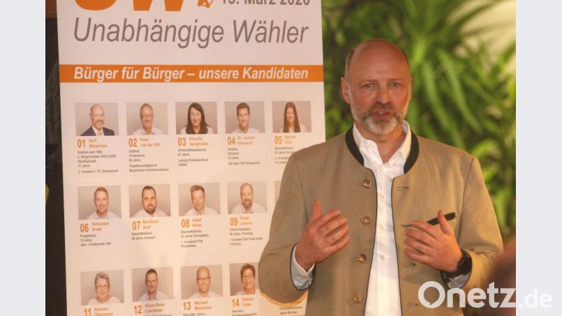 OB-Kandidat Kurt Mieschala traut sich die Aufgabe an der Schwandorfer Rathausspitze zu. Bild: Hirsch