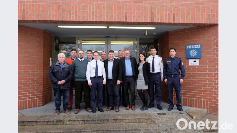Der CSU-Arbeitskreis Außen- und Sicherheitspolitik war zu Gast bei der Polizeiinspektion Amberg. Bild: exb
