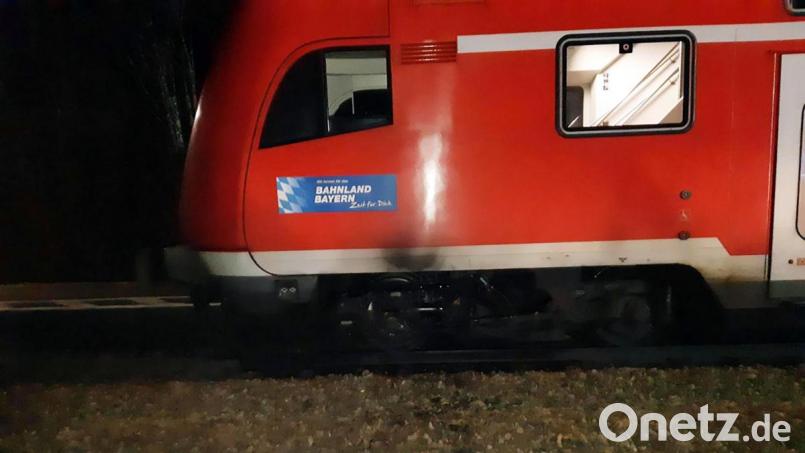 Überhitzte Bremsen eines Regionalexpresses haben auf der Bahnstrecke von Nürnberg nach Regensburg in der Nacht zu Donnerstag für einen Großeinsatz gesorgt. Bild: Bundespolizei