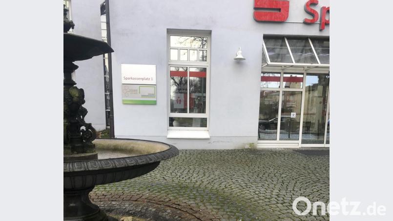 Hier am Sparkassenplatz hat sich die Tat gegen 1.30 Uhr am Montagmorgen ereignet. Bild: ge