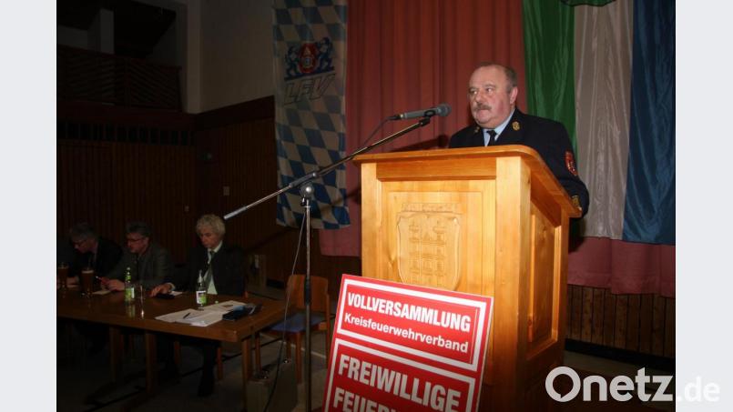Kreisbrandrat Andreas Wührl gab einen umfassenden Rückblick auf die Arbeit der Feuerwehren im Landkreis. Bild: wro