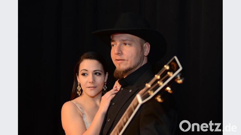 Roman Hofbauer, und der Sängerin Marina Jay alias Cash and Carter. Bild: exb/Martin_Kriegl