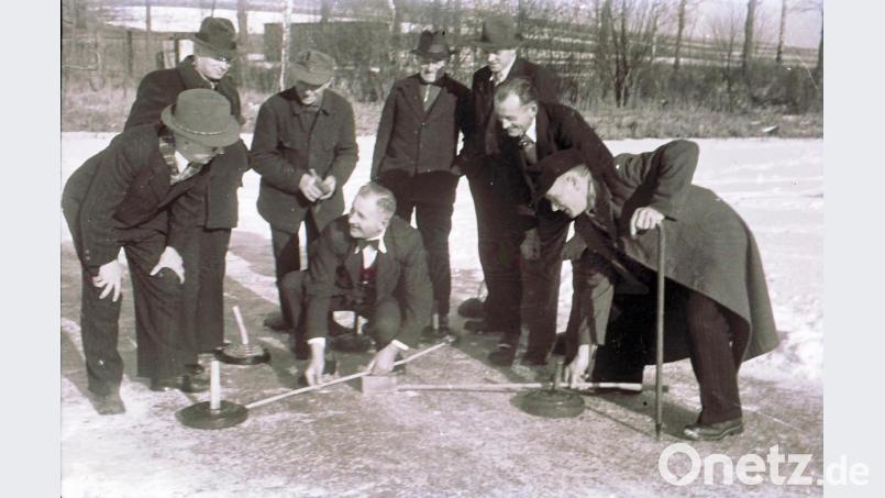 Eisstockschießen in Eschenbach in früheren Zeiten. Bild: hev