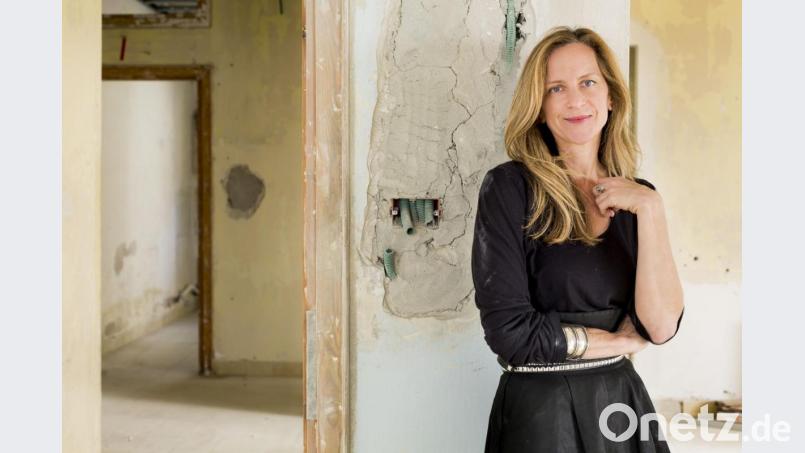 Sharon Golan Yaron (44) ist in Amberg geboren. Heute ist sie für das Architekturerbe in Tel Aviv zuständig - im frisch renovierten Max-Liebling-Haus, das sich dem dortigen Bauhaus-Erbe widmet. Bild: Yael Schmidt