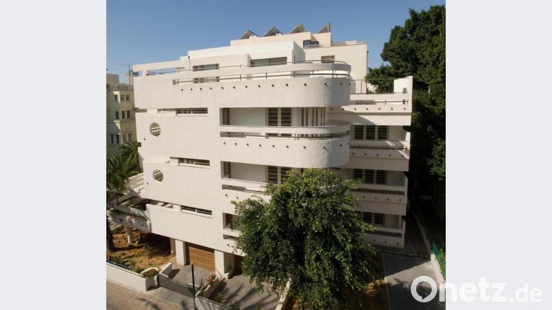 Das Rubinsky-Haus gehört mit seiner weißen Fassade, seinen klaren Formen und den geschwungenen Balkonen zu den hervorragendsten Beispielen der Bauhaus-Architektur in Tel Aviv. Bild: The White City Center