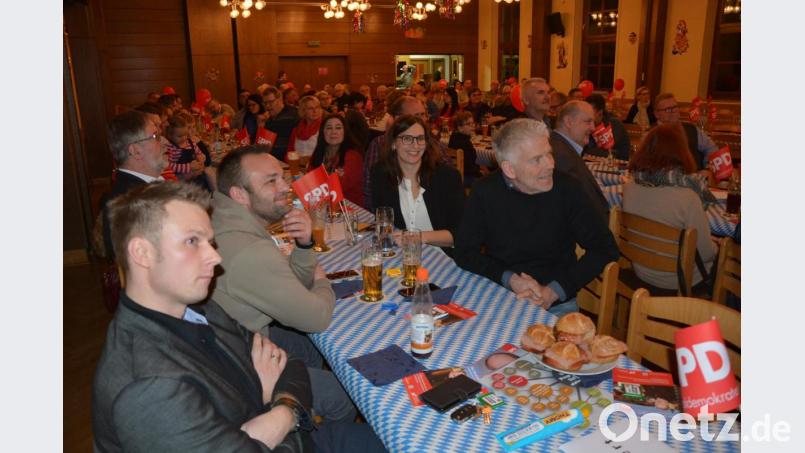 Rund 80 Besucher waren am Donnerstagabend zum Wahlkampfauftakt der SPD Mitterteich ins Josefsheim gekommen. Bild: jr