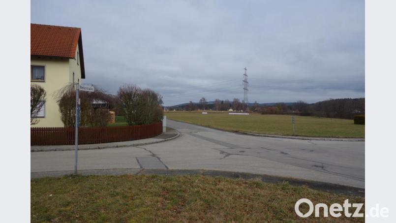 Wo der Straßenzug &quot;Zwischen den Städten&quot; auf die Retzstraße trifft, plant die Stadt auf ihrem eigenen Grundstück ein kleines Baugebiet mit drei bis vier Parzellen. Bild: fjo