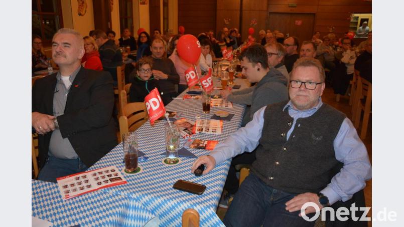 Rund 80 Besucher waren am Donnerstagabend zum Wahlkampfauftakt der SPD Mitterteich ins Josefsheim gekommen. Bild: jr