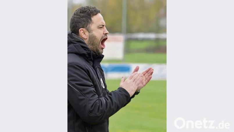 Faruk Maloku, Trainer der DJK Gebenbach, will keinen lahmen Auftritt seiner Elf erleben. Bild: zg