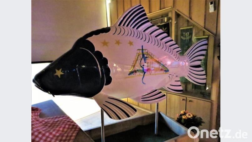 Der "Phantastische Karpfen" für Hans Klupp trägt die Handschrift von Künstlerin Nicole Schuller aus Mitterteich. Bild: ubb