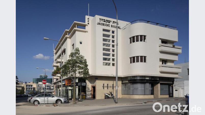 In den Jahren 1936 bis 1938 schuf der aus der Bukowina stammende Architekt Emmanuel Halbrecht das Haus Jacobson. Seit es als Amtsgebäude ausgedient hat, werden darin Apartments vermietet. Seit der 2012 erfolgten Renovierung beherbergt es außerdem eine Galerie, ein Restaurant und einen Friseursalon. Bild: Micaela Burstow/The White City Center