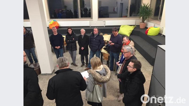 Die Vertreter der CSU beim Vor-Ort-Termin in der Ammersrichter Schule. Bild: tne