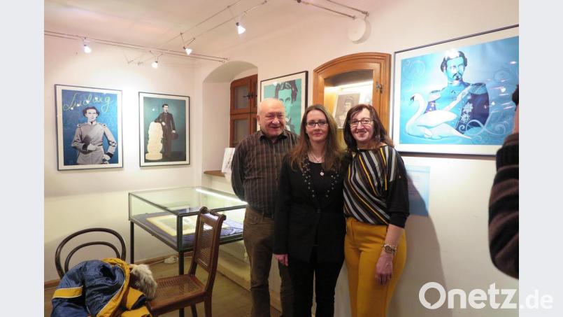 HAK Vorsitzender Robert Schön (links) dankte Sandra Doß und Marion Schmid (von rechts) für die Ausstellung „Träumerei und Mythos“ im Museum. Bild: jzk