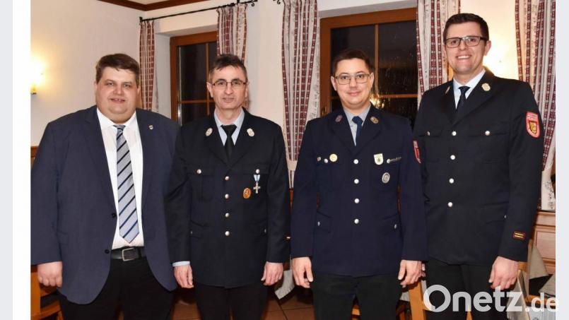 Von links Bürgermeister Dieter Dehling, Kommandant Klaus Kölbel, sein Stellvertreter Benjamin Hiltl und Kreisbrandmeister Thorsten Jobst. Bild: no