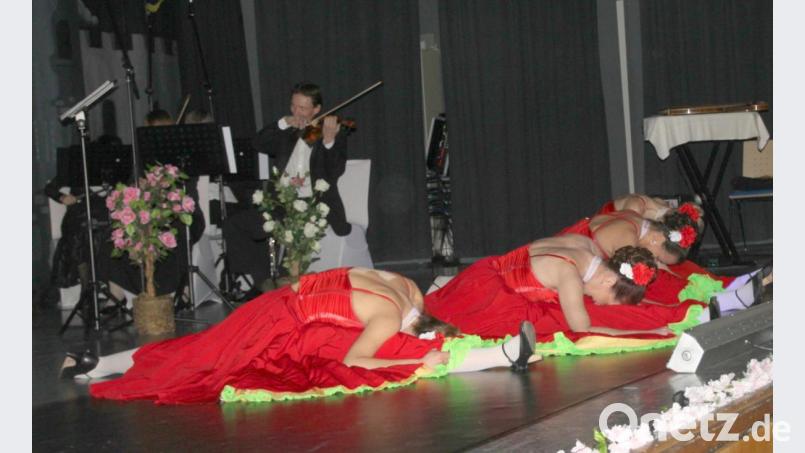 Die Balletteusen beim Cancan. Bild: Schönberger, Ferdinand [fsb]