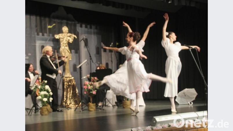 Graziöse Tänze des Balletts. Bild: Schönberger, Ferdinand [fsb]