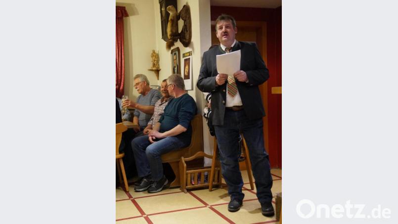 Reinhard Kreuzer, der gemeinsame Bürgermeisterkandidat der „Freien Wählergemeinschaft Schönsee und Umgebung“ und der „Freien Wählergruppe Schönsee-Ost“ stellt sich und seine Ziele vor. Bild: weu