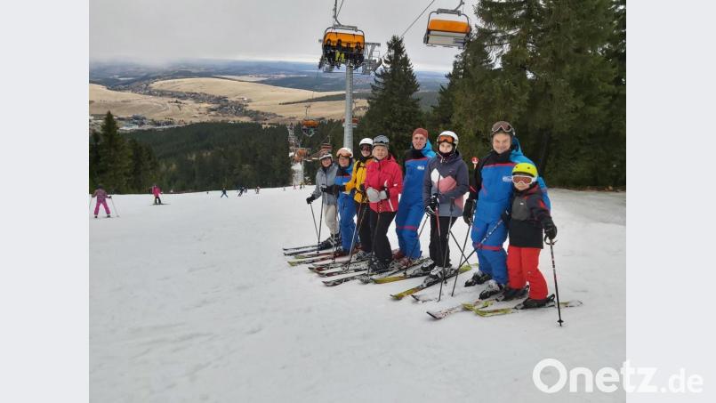 Diese Skifahrer des WSV Schönsee genießen die Abfahrt auf der gut präparierten PIste. Bild: eib
