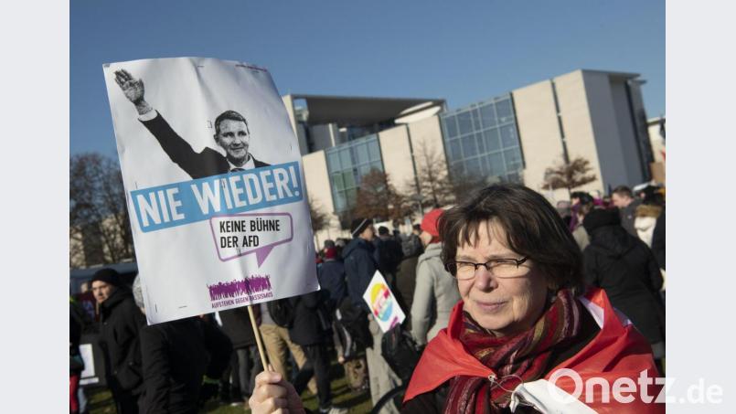 Friedlicher Protest gegen die AfD in Berlin bei einer Aktion gegen Rechts und den Vorkommnissen in Thüringen. Bild: Paul Zinken/dpa