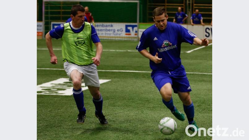 Szene aus dem Spiel TSV Königstein (blaue Trikots) gegen den SV Illschwang. Bild: mr