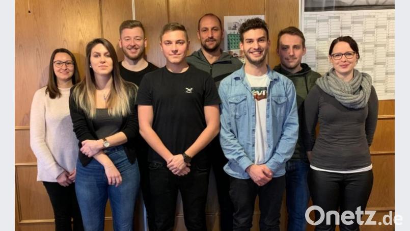 Sie bilden das Führungsteam der Kirwagemeinschaft (von links): Natalie Weig, Julia Rauscher, Dominik Rudlof, Christian Rauscher, Tobias Reiter, Tobias Schmidt, Alexander Gilch und Christina Rodler. Bild: bk