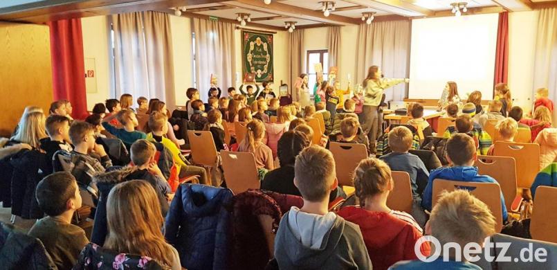 Autorenlesung von Isabel Abedi für die Zweit- bis Viertklässler der Grundschule. Bild: ü
