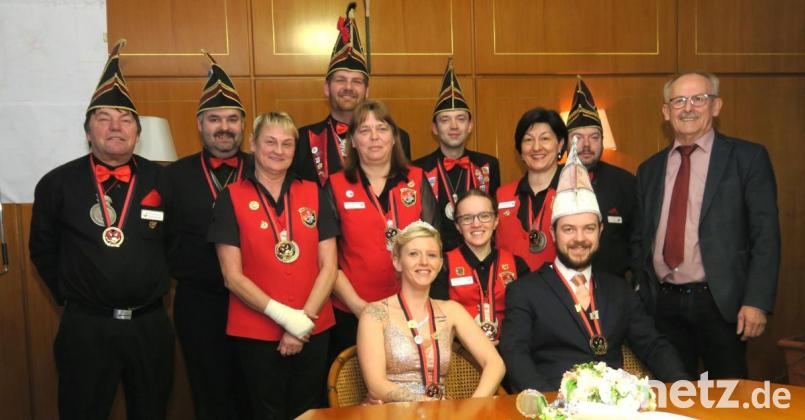 Bürgermeister Harald Bemmerl (rechts) empfing die Delegation der "Seelania" im Rathaus und ließ sich über das Programm am Faschingswochenende informieren. Bild: Hirsch