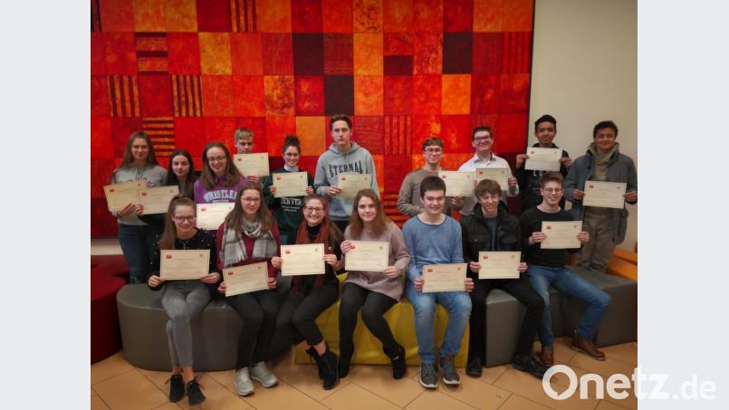 Diese Schüler der Schönwerth-Realschule schnupperten einige Wochen in die Fachoberschule hinein. Dabei waren sich alle einig, dass sich diese Zeit gelohnt hat. Bild: hir