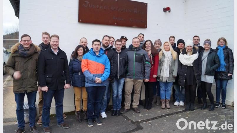 Die Jugendfreizeitstätte des Landkreises Amberg Sulzbach in Weißenberg gehört renoviert und neu ausgerichtet. Dies ist die klare Forderung der Kandidaten der JU-Liste im Landkreis Amberg Sulzbach mit Vorsitzendem Henner Wasmuth (Dritter von links) und seinem Team. Bild: bö