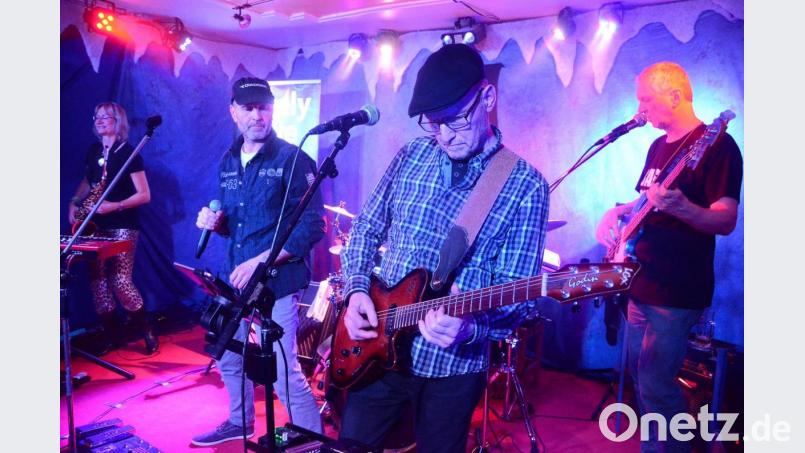 "Steely Five" aus Regensburg mischen die "Live Stage" auf. Bild: Kunz