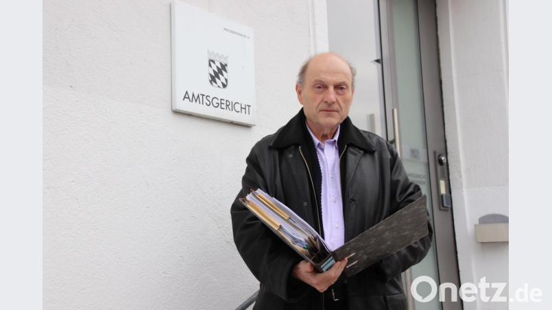 Walter Ratzkes Mandatin wartet seit dreieinhalb Jahren auf ein Verfahren vor dem Amtsgericht Schwandorf – bislang vergeblich. Der Jurist wirft der Behörde Versagen vor. Bild: Thomas Dobler
