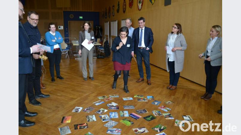Aktives Mitmachen ist beim Workshop des Familienpakts Bayern in Kooperation mit dem Lokalen Bündnis für Familie Neustadt-Weiden in der Stadthalle Neustadt gefragt. Bild: Lowak